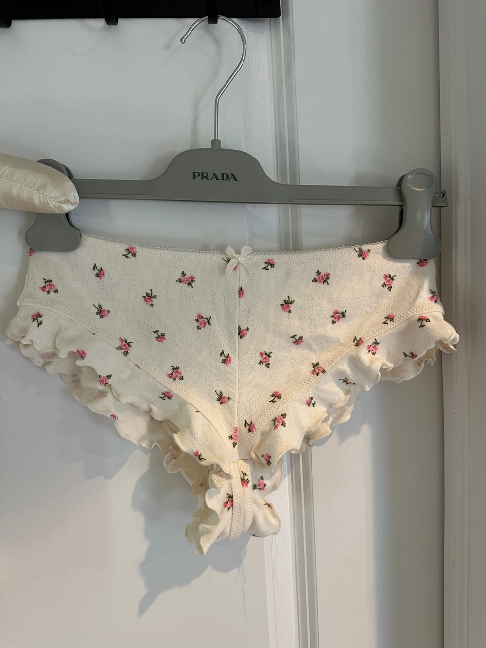 SKIMS Cream Floral Ribbed Cami & Ruffle Brief Set - Picture 3 of 9